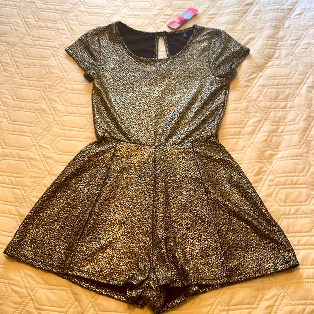 Chic Gold and Black Jumper. New condition.